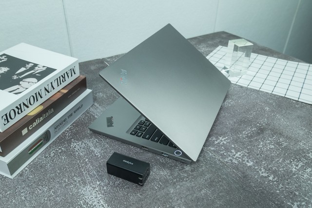 【云評測】12代酷睿高能 敲擊鍵盤體驗極佳 ThinkPad E14為商用辦公增效 