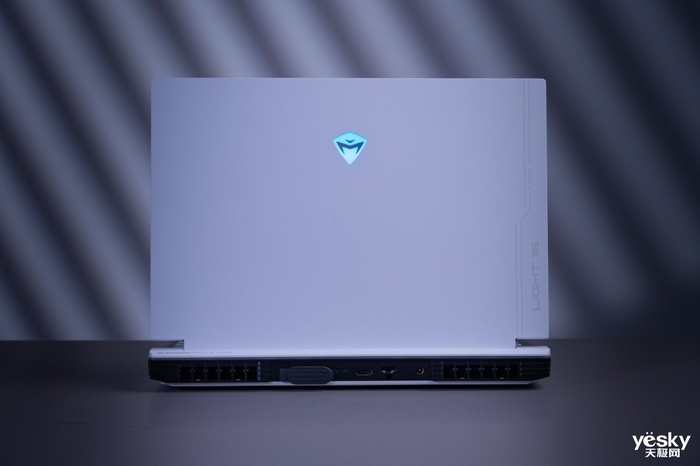 「白衣仗劍」 機械師曙光16 Pro水冷便攜電競本評測