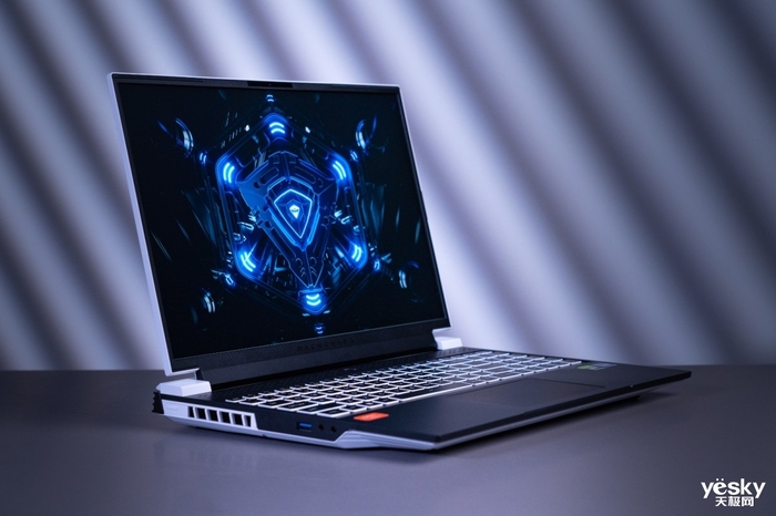 「白衣仗劍」 機械師曙光16 Pro水冷便攜電競本評測