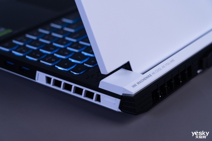 「白衣仗劍」 機械師曙光16 Pro水冷便攜電競本評測