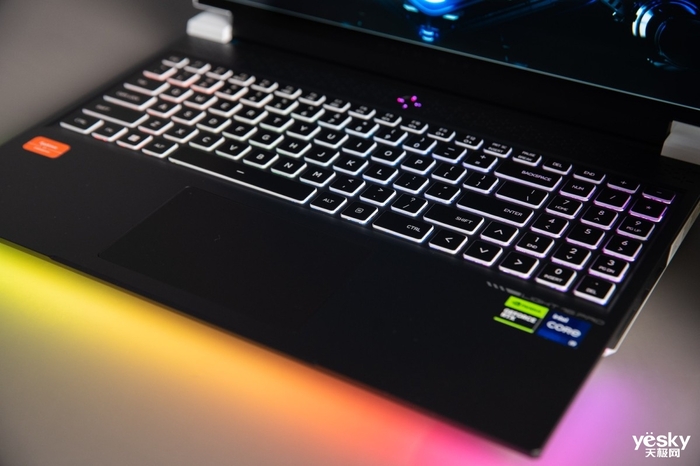 「白衣仗劍」 機械師曙光16 Pro水冷便攜電競本評測