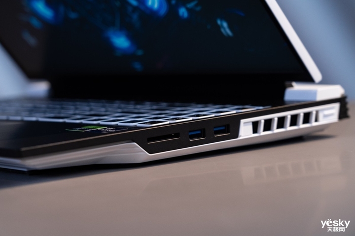 「白衣仗劍」 機械師曙光16 Pro水冷便攜電競本評測