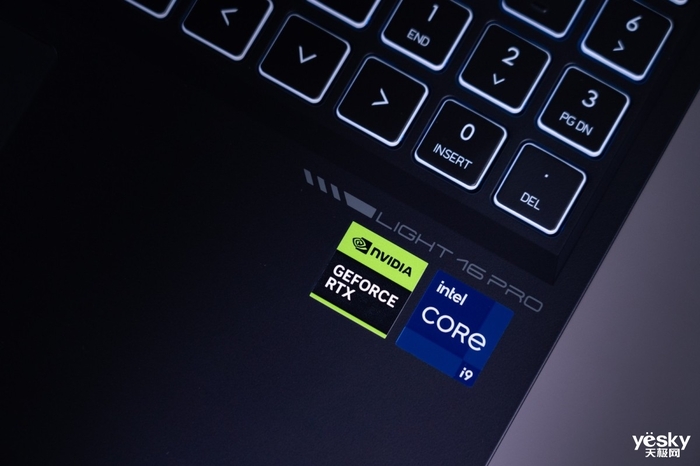 「白衣仗劍」 機械師曙光16 Pro水冷便攜電競本評測