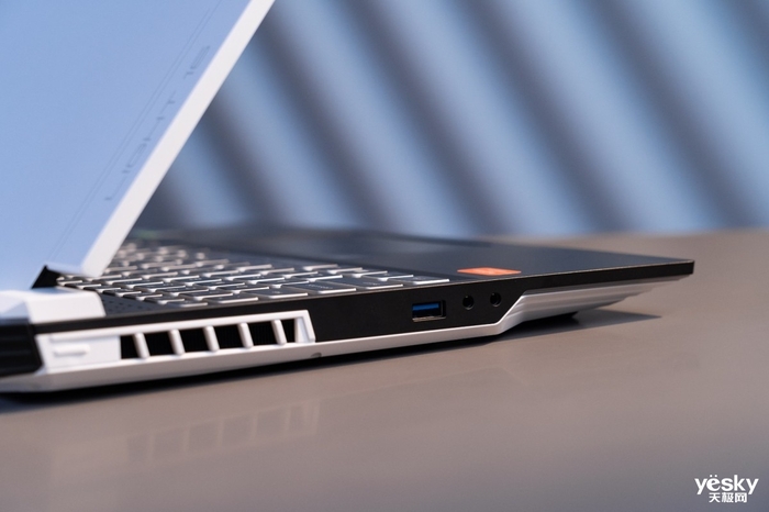 「白衣仗劍」 機械師曙光16 Pro水冷便攜電競本評測