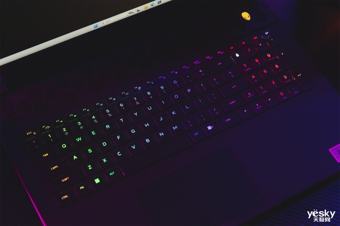 ALIENWARE M18全面評測：酷睿i9HX+RTX 4080，巨屏游戲神器