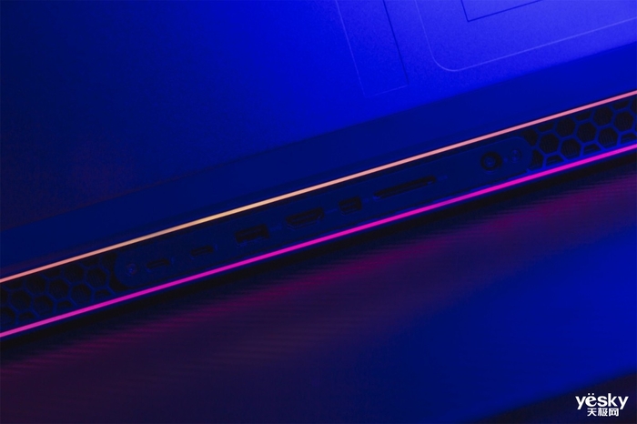 ALIENWARE M18全面評測：酷睿i9HX+RTX 4080，巨屏游戲神器